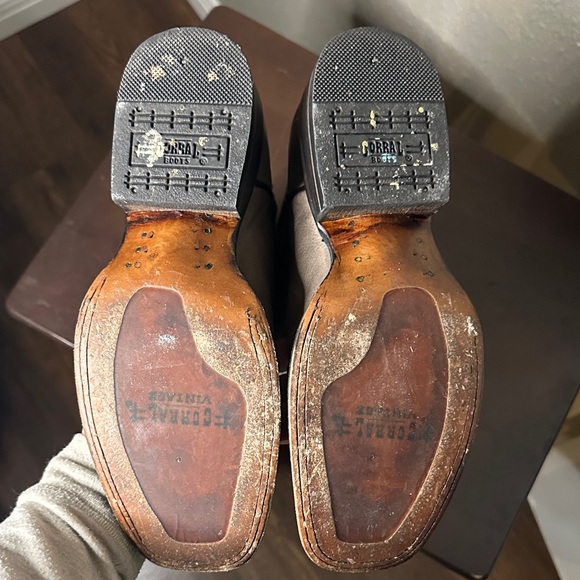 CORRAL VINTAGE Studded Detail Boots - Picture 9 of 9